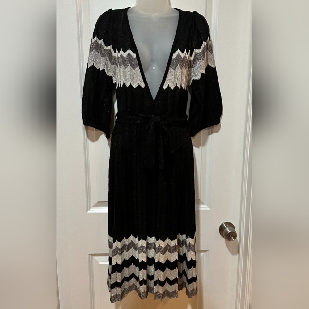 BEBE Black/ Gray/Silver Metallic Thread 3/4 Sleeves Midi Dress Size Large